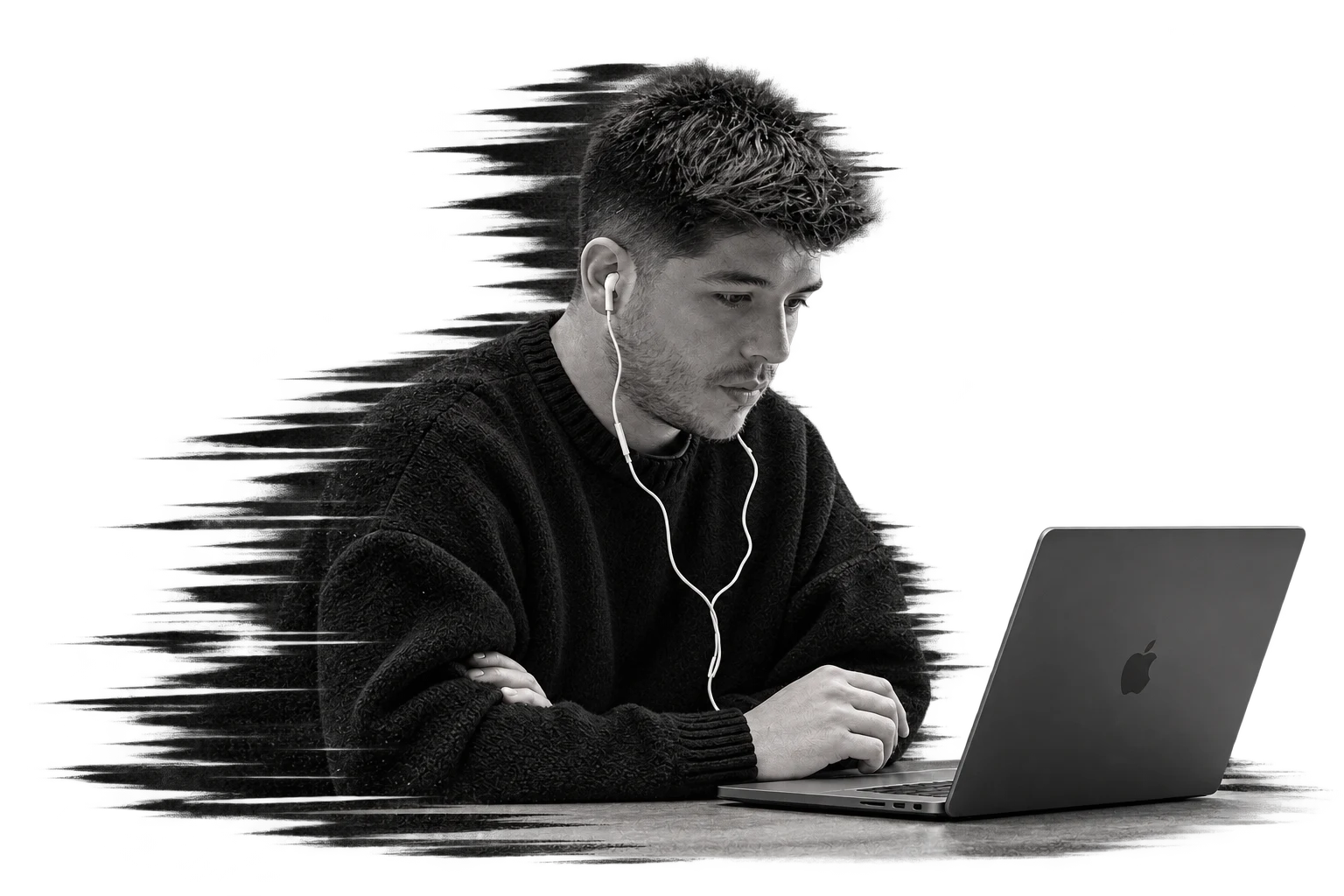 Eduardo trabajando en su computador, en un retrato artístico en blanco y negro.